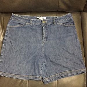 Croft and Barrow denim walking shorts ⭐️